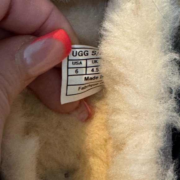 UGG Gray Cozy Ansley stud Sherpa-Lined Slippers NWOT - Picture 7 of 9